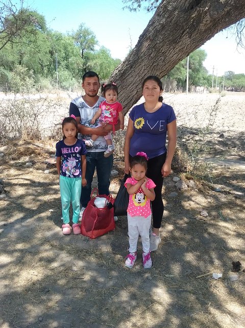 Rodrigo Hernandez, su esposa Lourdes Mirella Perez con sus hijos Cinthia, Violeta y Flor