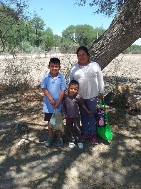 Erica Ramirez con sus hijos Juan y Mateo.