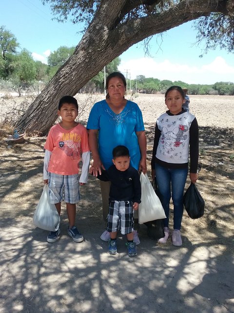 Araceli Guerrero y sus hijos Valeria, Enrique y Victor.