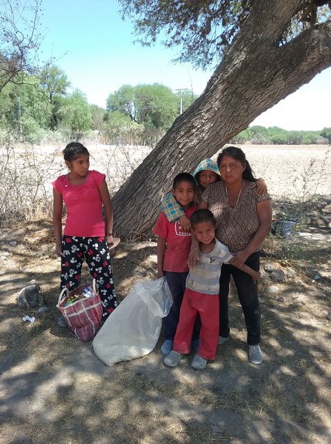 Ricarda Gonzalez e hijos Mateo, Basiliza Angela, Ezequiel e Ismael
