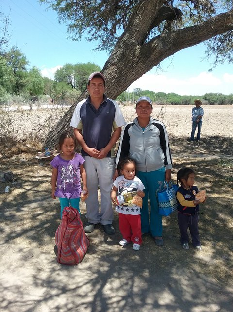 Natalio Ramirez con su esposa Maribel Ramirez y sus hijos Natali, Evelin y Cristina.