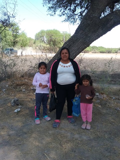 Diana Gonzalez e hijas Vianey y Valentina