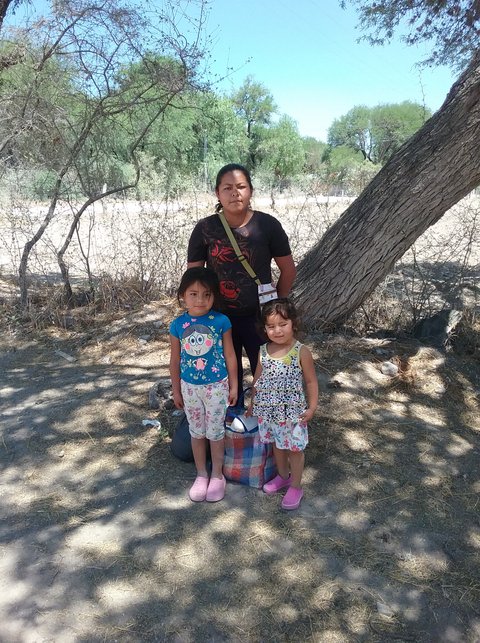 Imelda y sus hijas Alexa y Cristal