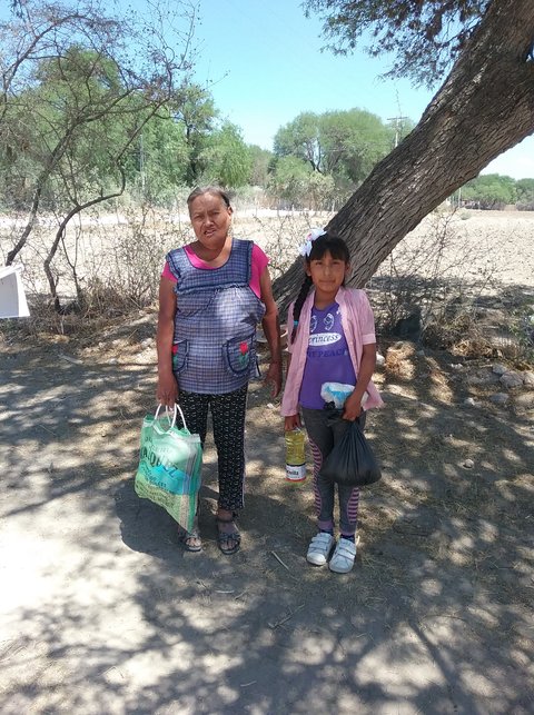 Veronica Cenovio, una madre soltera con su hija Alma Delia