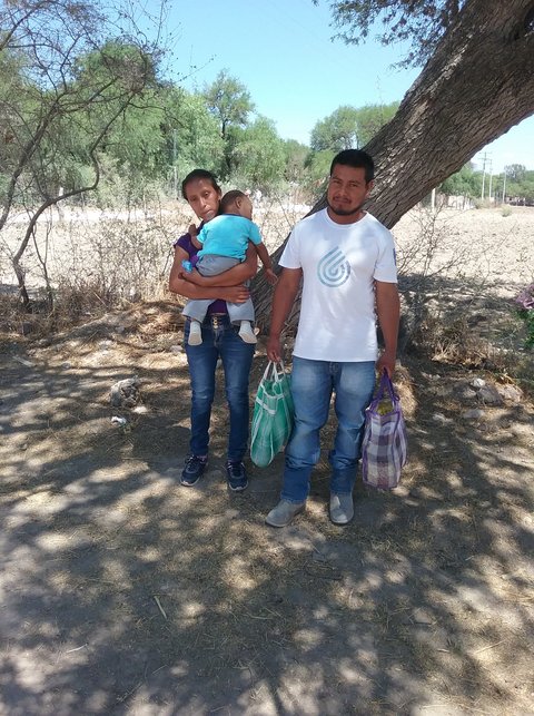 Roman Lopez, su esposa Brenda Ramirez e hijo Angel