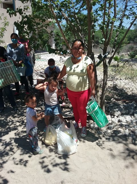 Monica Baltazar y sus hijos Jazmin e Isidro